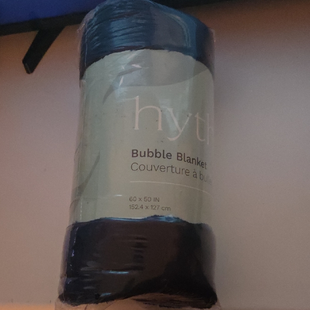 Hythe Bubble Blanket in Navy